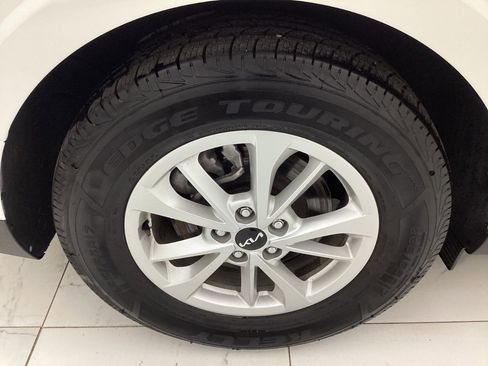 Used 2023 Kia Carnival LX image 46