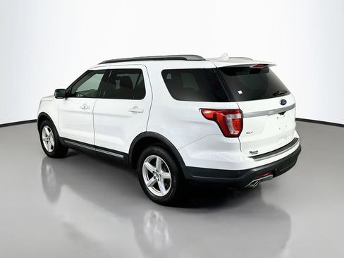 Used 2018 Ford Explorer XLT w/ Equipment Group 201A FWD image 5