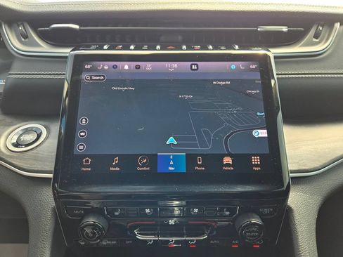 Used 2023 Jeep Grand Cherokee Limited w/ Luxury Tech Group II RWD image 24
