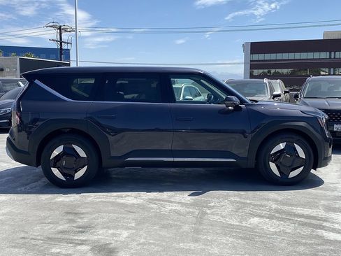 New 2026 Kia EV9 Light RWD image 2