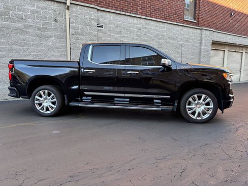 Used 2022 Chevrolet Silverado 1500 High Country w/ High Country Premium Package image 2