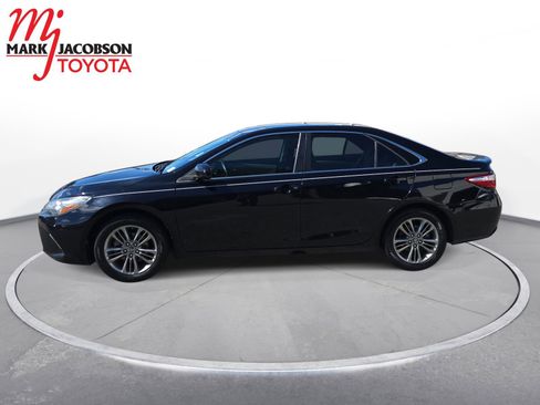 Used 2016 Toyota Camry SE image 8