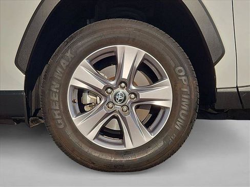 Used 2025 Toyota RAV4 XLE FWD image 29