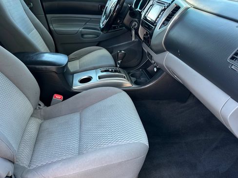 Used 2015 Toyota Tacoma PreRunner w/ SR5 Package RWD image 15