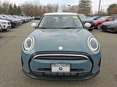 Used 2023 MINI Cooper 4-Door Hardtop w/ Multitone Edition image 2