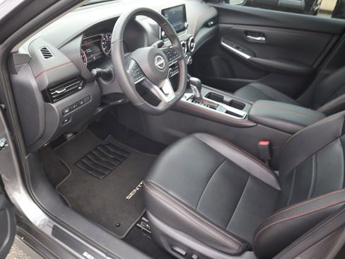 Used 2025 Nissan Sentra SR w/ SR Premium Package image 13
