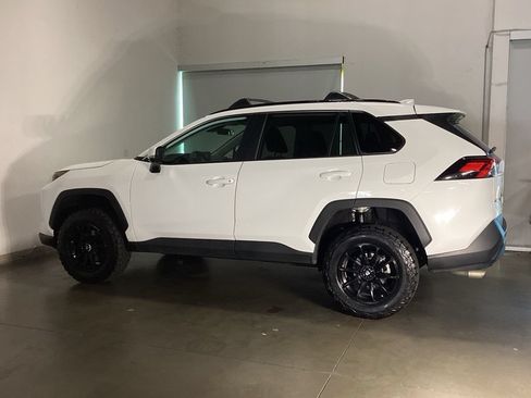 Used 2021 Toyota RAV4 LE AWD/4WD image 8