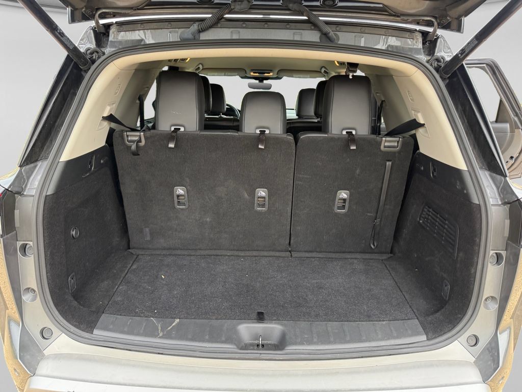 Used 2025 Nissan Pathfinder SL AWD/4WD image 43