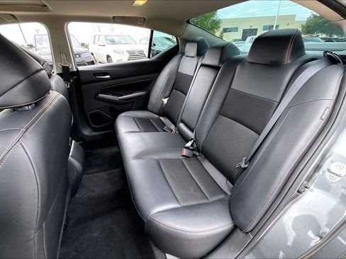 Used 2022 Nissan Altima 2.5 SR w/ Midnight Edition Package FWD image 19