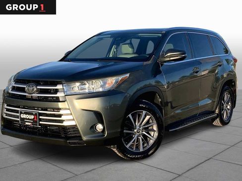 Used 2018 Toyota Highlander XLE image 1