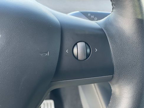 Used 2022 Tesla Model Y Performance image 9