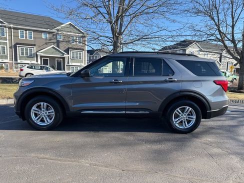 Used 2022 Ford Explorer XLT w/ Equipment Group 202A image 2