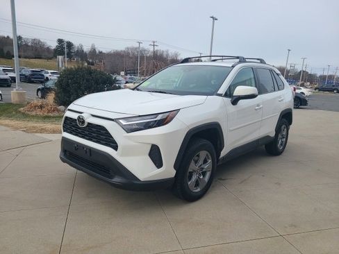 Used 2022 Toyota RAV4 XLE image 3