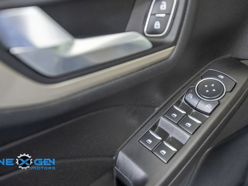 Used 2021 Ford Escape SE FWD image 12