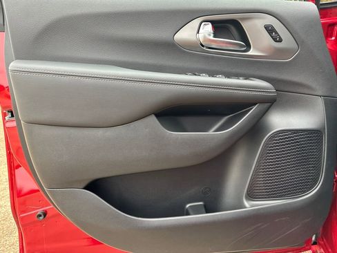 New 2026 Chrysler Pacifica Select w/ S Appearance Package image 11