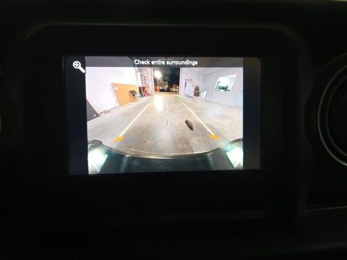 Used 2023 Jeep Gladiator Sport image 23