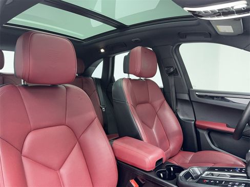 Used 2022 Porsche Macan S image 44