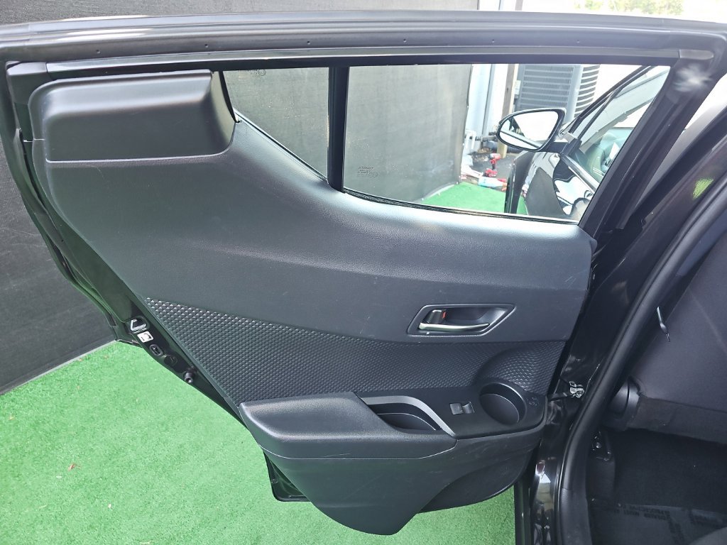 Used 2021 Toyota C-HR LE FWD image 37