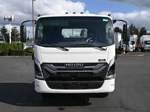New 2025 Isuzu NPR HD image 2