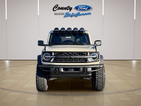 New 2025 Ford Bronco Badlands image 12