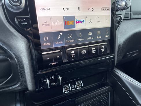 New 2026 RAM 2500 Laramie AWD/4WD image 22