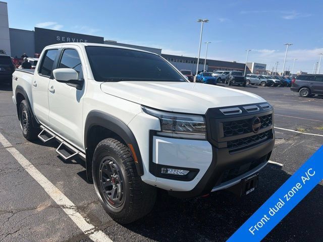 Used 2025 Nissan Frontier PRO-4X AWD/4WD image 3