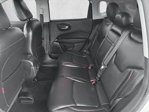 Used 2018 Jeep Compass Trailhawk w/ Leather Interior Group AWD/4WD image 16