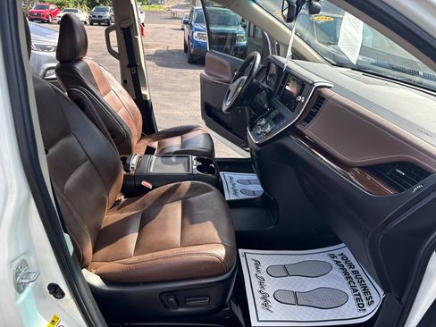 Used 2015 Toyota Sienna Limited Premium FWD image 19