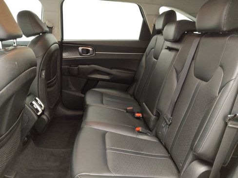 Used 2021 Kia Sorento S image 18
