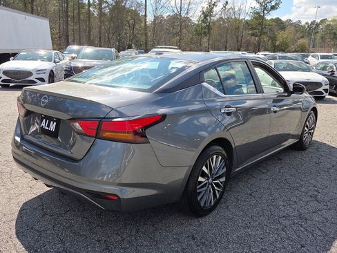 Used 2025 Nissan Altima 2.5 SV image 12