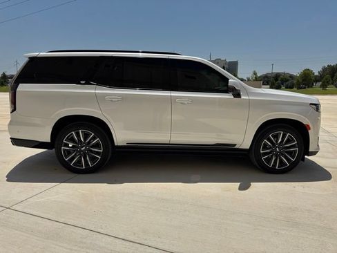 Used 2021 Cadillac Escalade Sport Platinum AWD/4WD image 4