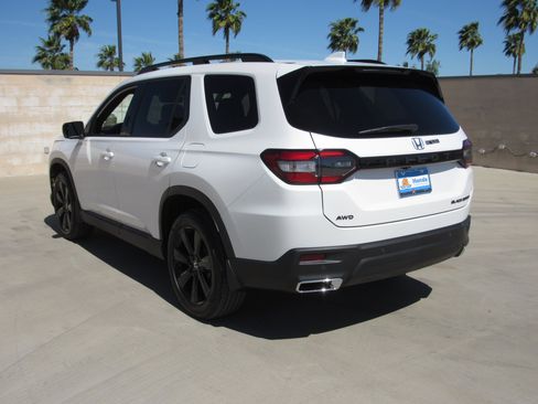 New 2025 Honda Pilot Black Edition image 5