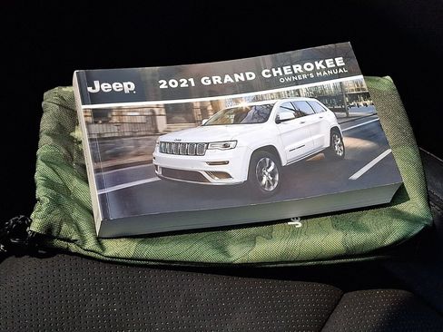Used 2021 Jeep Grand Cherokee Laredo X AWD/4WD image 26