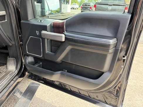 Used 2015 Ford F150 Platinum w/ Equipment Group 701A Luxury AWD/4WD image 26