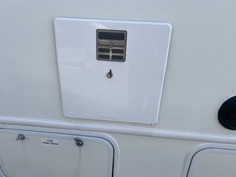 Used 2022 Ford E-450 and Econoline 450 Super Duty w/ Motorhome Prep Package image 12