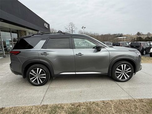 Used 2024 Nissan Pathfinder Platinum image 20