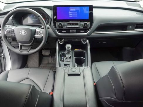 Certified 2026 Toyota Grand Highlander XLE image 4