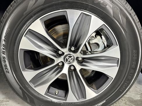 Used 2024 Toyota Highlander XLE image 34