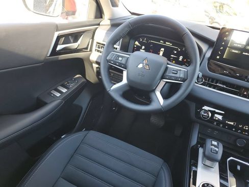 New 2026 Mitsubishi Outlander SE FWD image 7