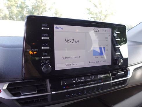 Used 2024 Toyota Sienna LE FWD image 17