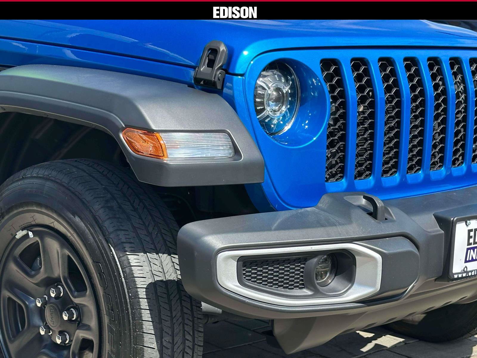 Used 2023 Jeep Gladiator Sport w/ Trailer Tow Package AWD/4WD image 8