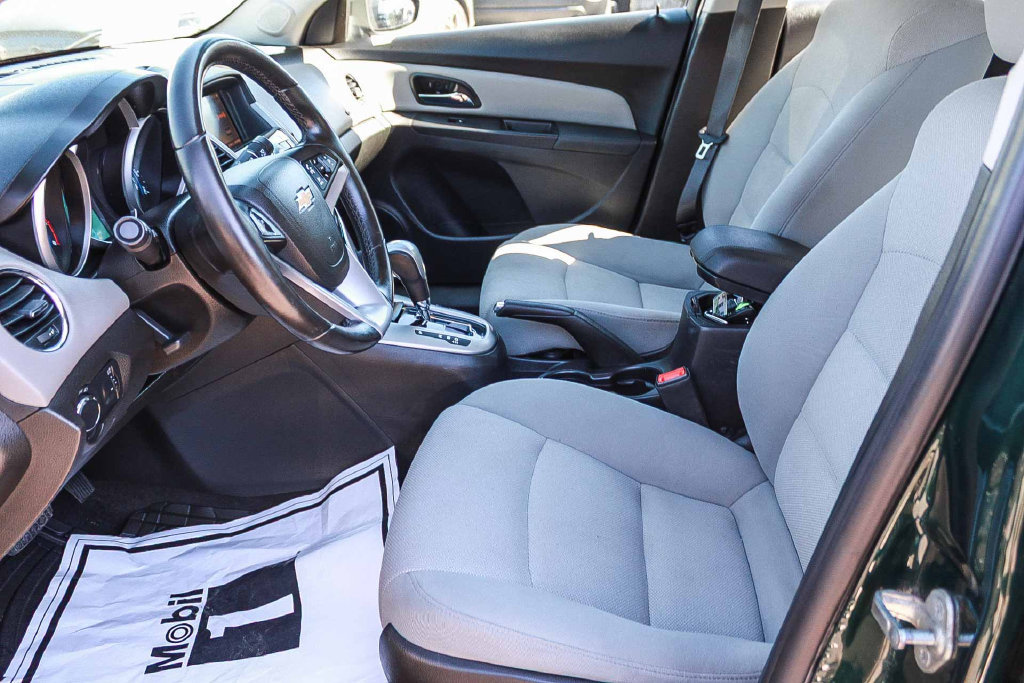 Used 2014 Chevrolet Cruze LT w/ Technology Package FWD image 17