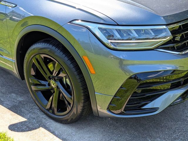 Used 2023 Volkswagen Tiguan SE R-Line FWD image 2