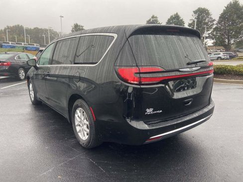 Used 2024 Chrysler Pacifica Touring-L image 7