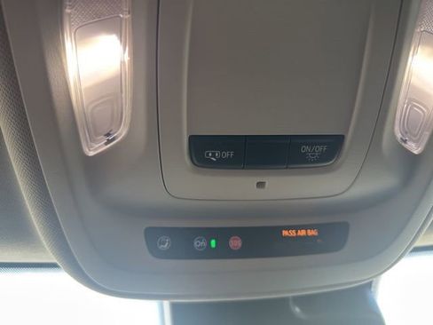 Used 2023 Buick Envision Essence image 30