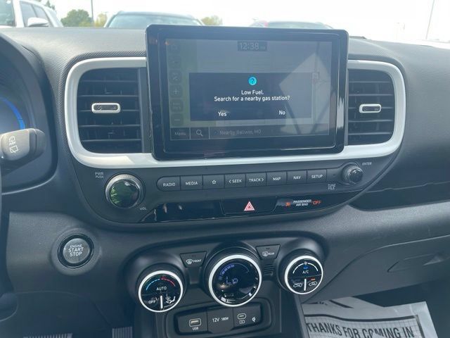 Used 2025 Hyundai Venue Limited FWD image 9
