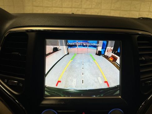 Used 2017 Jeep Grand Cherokee Limited w/ Trailer Tow Group IV image 12