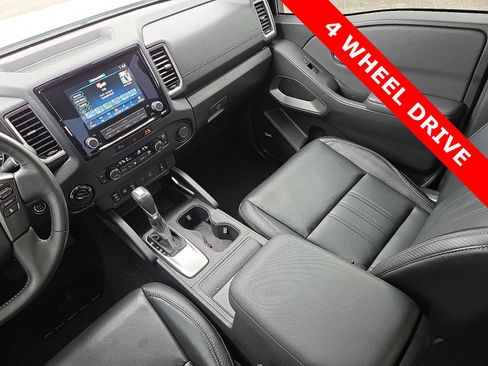 Used 2024 Nissan Frontier SL w/ Technology Package image 12