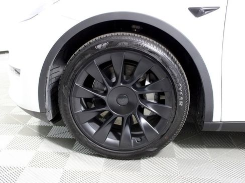 Used 2022 Tesla Model Y Long Range image 4