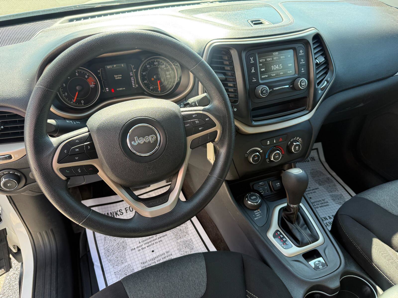 Used 2018 Jeep Cherokee Latitude AWD/4WD image 11